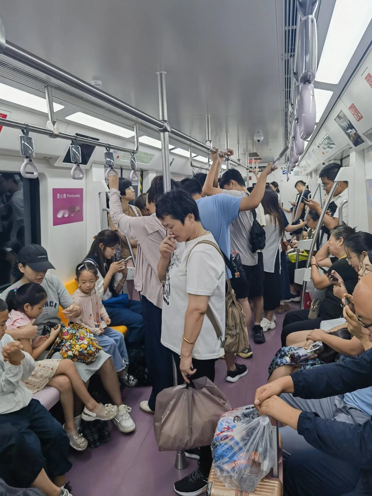 强烈建议西安市地铁主管部门把地铁或轨道交通延伸到周至，让西安下属周至60多万人享