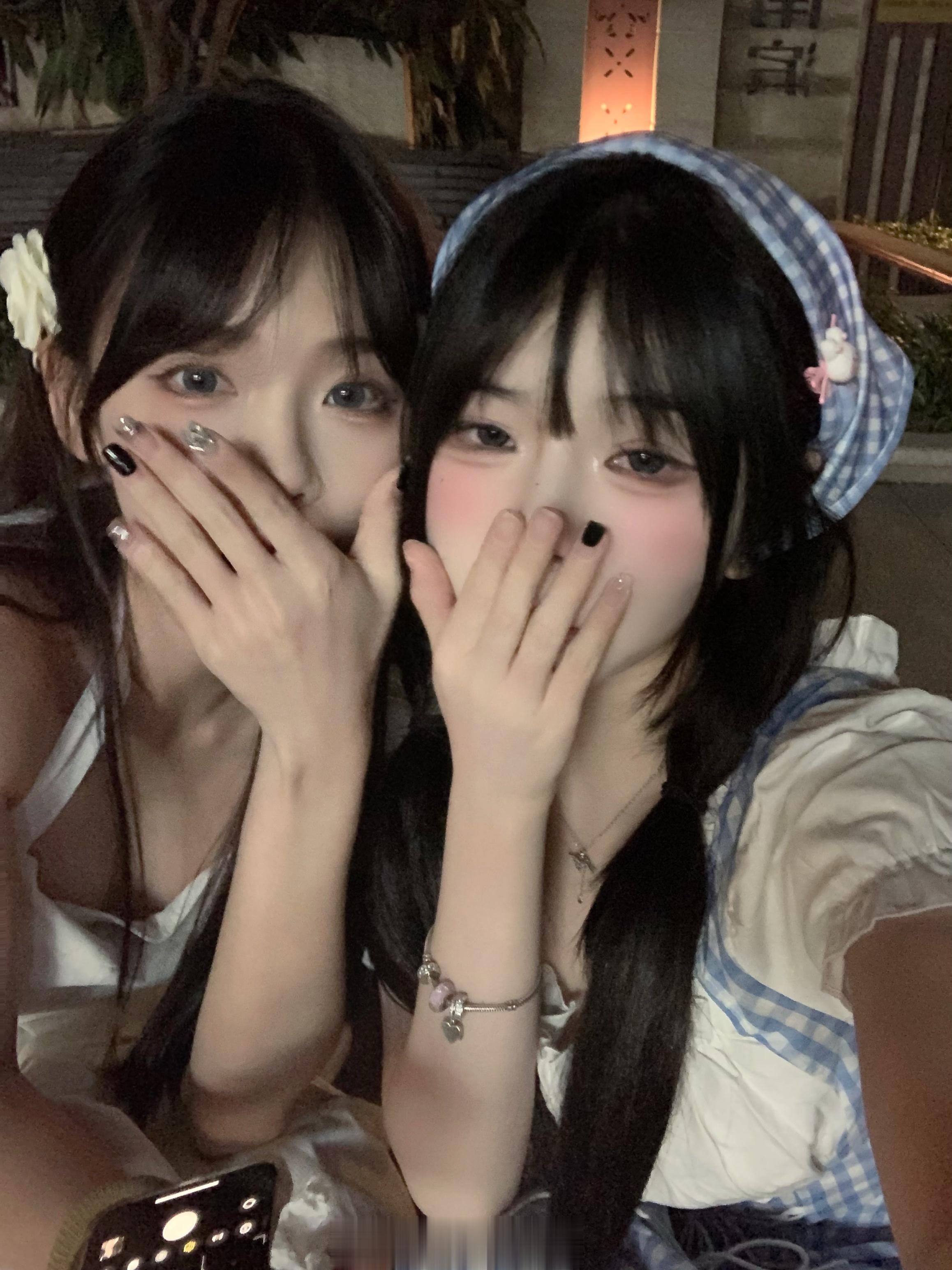 跟小厨娘拍照咯 ​​​