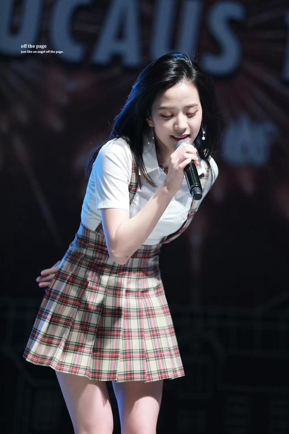 【金智秀造型考古💗】格纹背带裙 学姐🐰考古这套造型的我不惊感叹：YG真的好穷