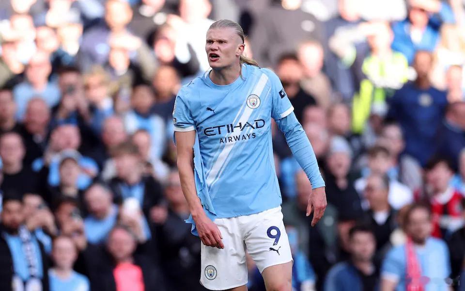 曼城2比1阿森纳 哈兰德今天在接受采访的时候说，他女友看到抓痕了，很不开心。平时