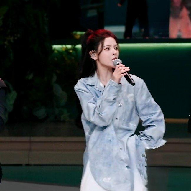 #张予曦rap把自己唱笑了# 张予曦唱《楼外楼》rap把自己唱笑了，姐姐不会真的