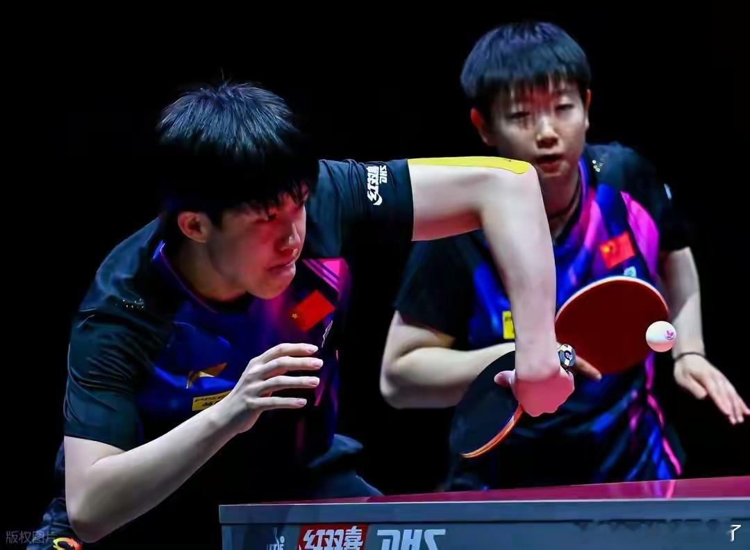 WTT总决赛混双小组赛：王楚钦/孙颖莎3-0横扫世界第一 豪取两连胜 2025年