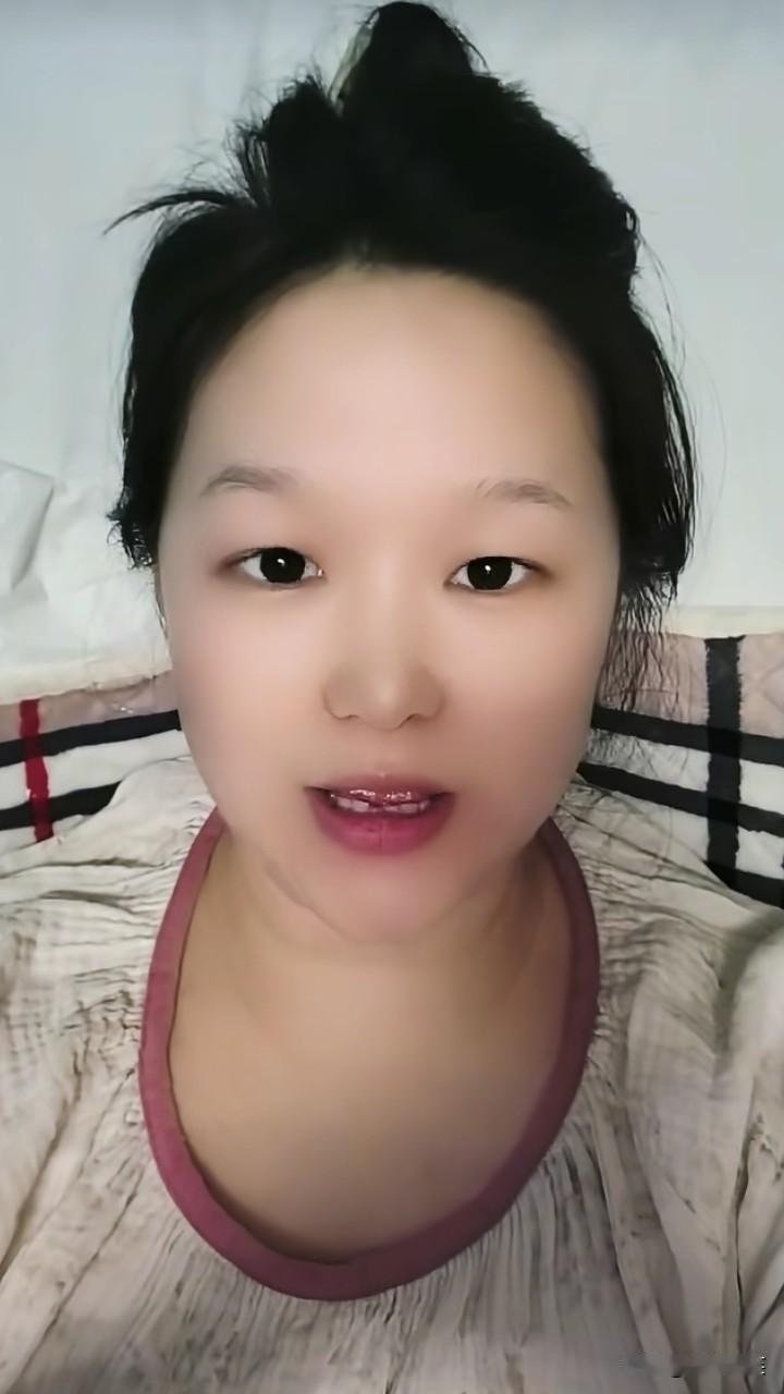 人如其名！山东滨州的“坡上小仙女”王女士，在童装店买了衣服后，却退货旧的衣服，平