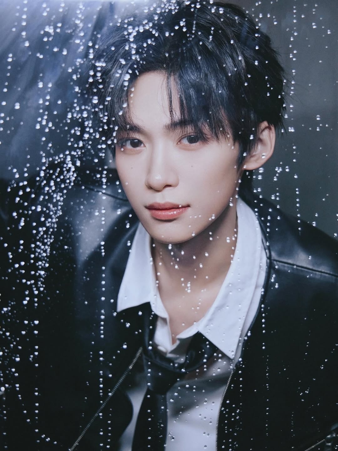 啊啊啊梓渝ins更新皮衣四宫格已经不知道帅成啥了！！！