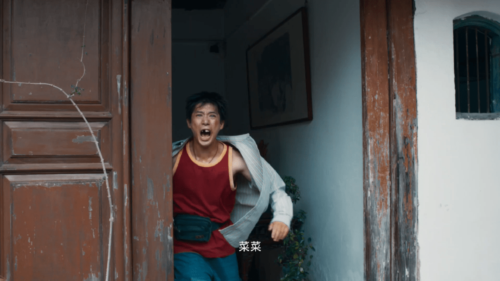 王安宇看得人热血沸腾全网蹲王安宇缺牙真相！《爱是愤怒》里的刘浩，是为爱怒到牙都没