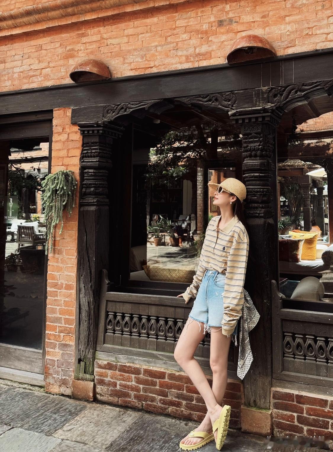 太爱李沁这套旅行私服！完全是普通人能借鉴的松弛感模板。 
