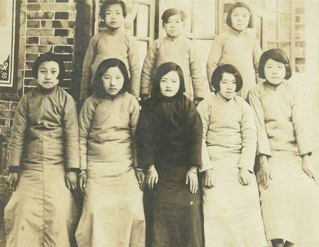 1940年，一群鬼子突然冲进抚松县城，从师范学校抓走了500名女学生，可是没过多