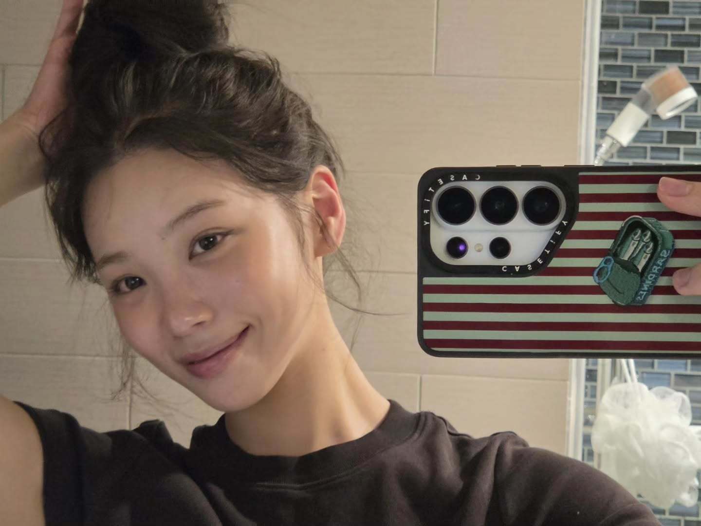 LESSERAFIM🐯鹿眼明眸金采源 【IG】261011 金采源更新自己化妆