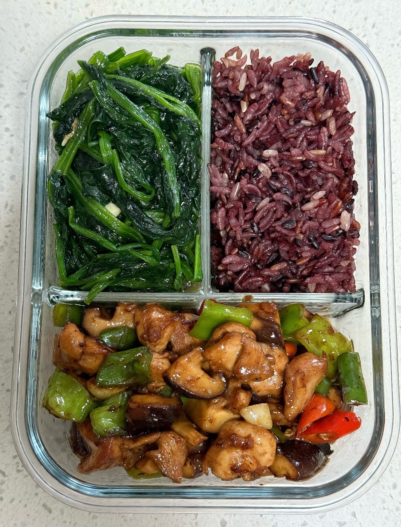 坚持带饭上班，我的美味午餐，香菇滑鸡清炒菠菜加糙米饭，健康又低卡[馋嘴] ​​​