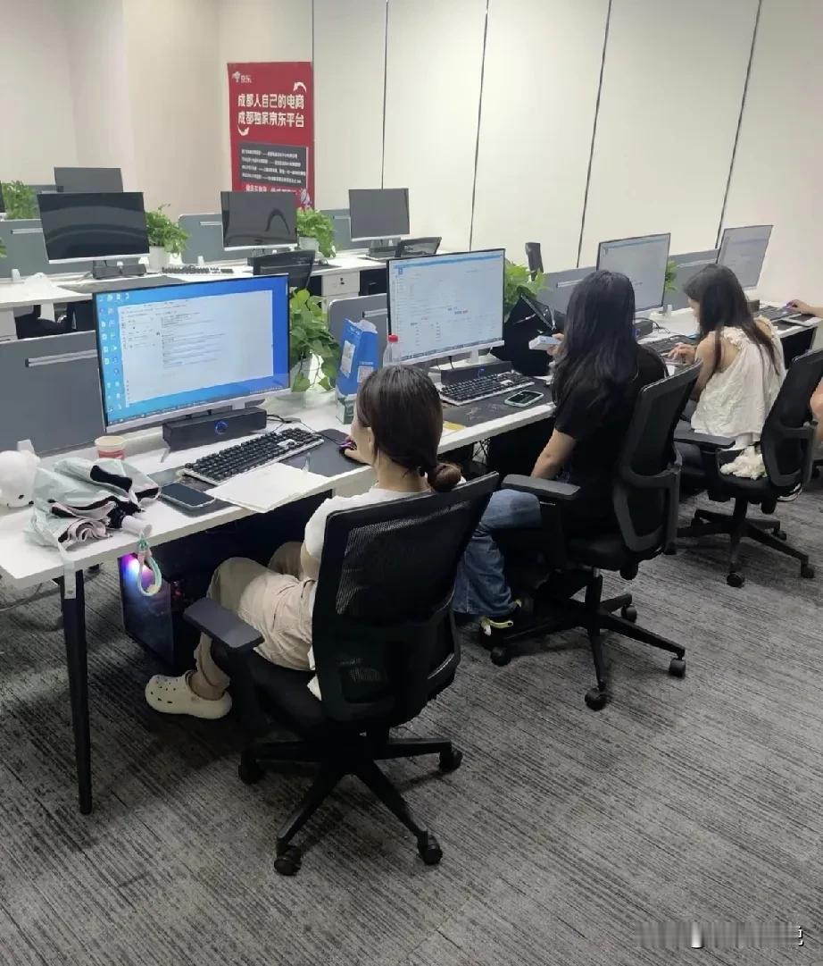 按理说本周五就是两周前已经提出离职的产品研发工程师的lastday了，但是我们发