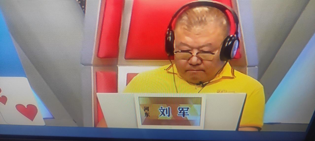今天的《旗开得胜》斗地主节目，河东区老刘守擂、北京于超解说比赛。今天攻擂的二位滨
