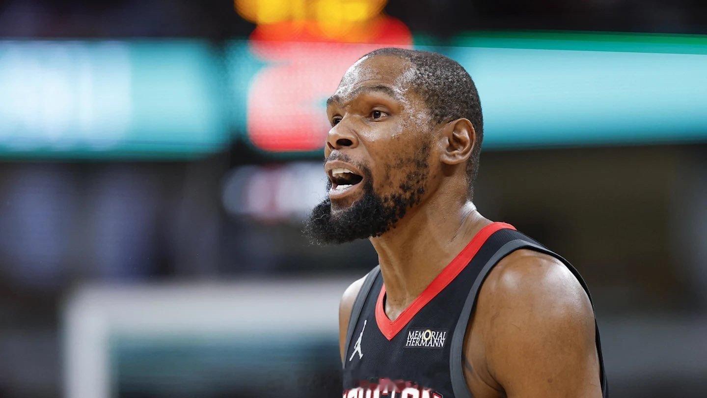 乌度卡表示，杜兰特目前正在测试他的膝盖，完成后将看看感觉如何，如果他能够出场，将