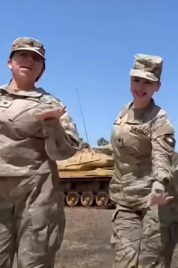 美国大兵今儿总算领到工资了！要知道，全世界就没哪个国家、哪个政府敢欠军队的薪——
