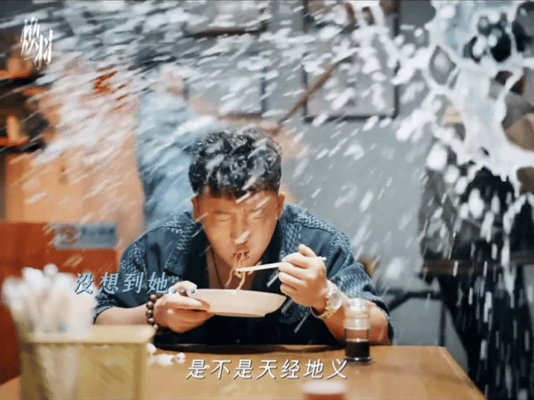 原来恶女才是张婧仪的统治区  《焕羽》今日播出，的乔青羽初看是个内敛温顺的女高，