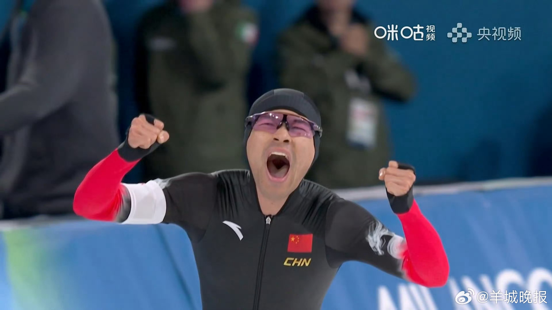 【#宁忠岩滑出1分41秒98##宁忠岩打破奥运纪录#】米兰冬奥会速度滑冰男子15