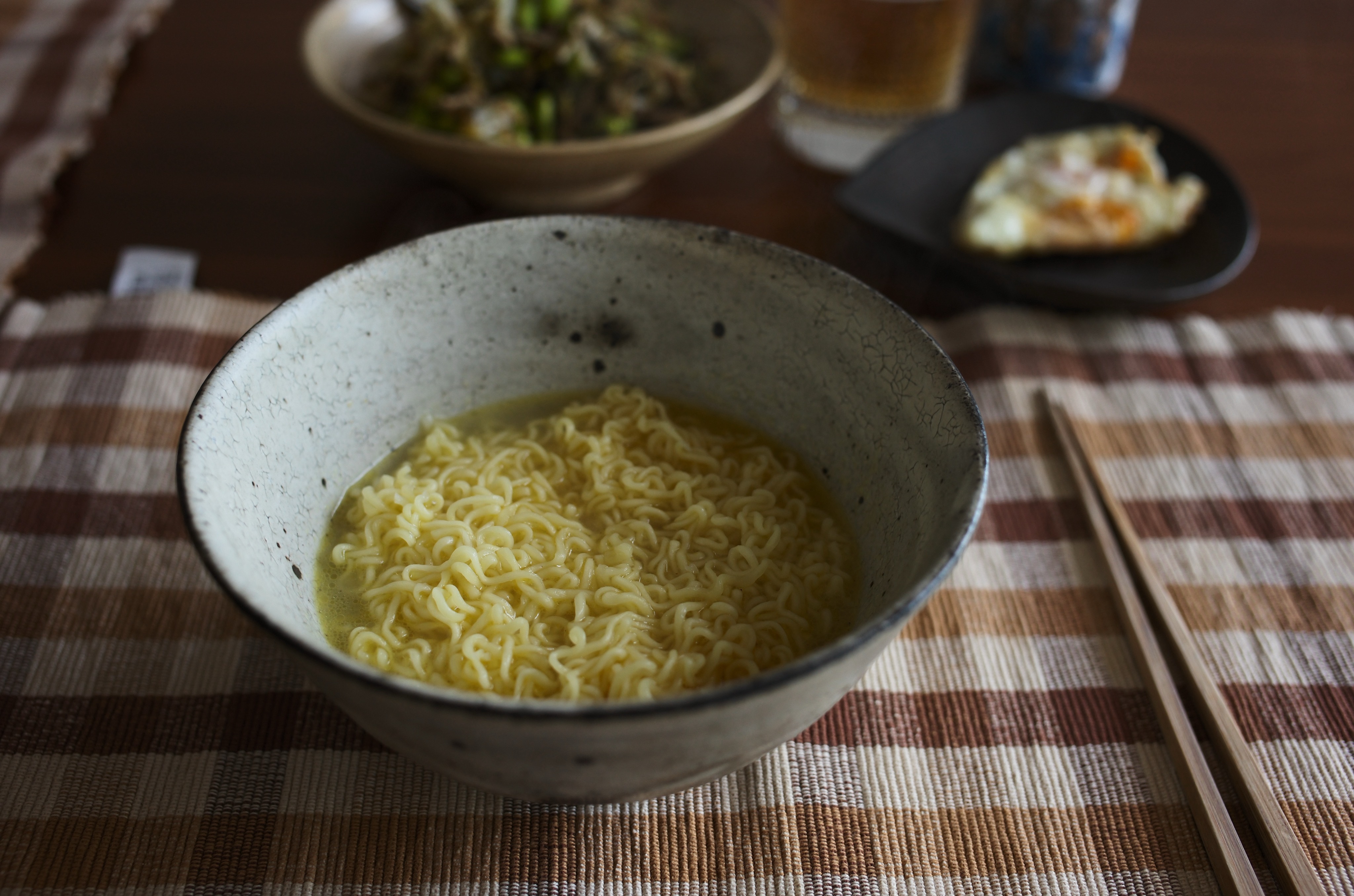 有点饿又不想好好吃饭的时候，这就是我最想吃的套餐——咸菜、毛豆、肉丝、荷包蛋、最