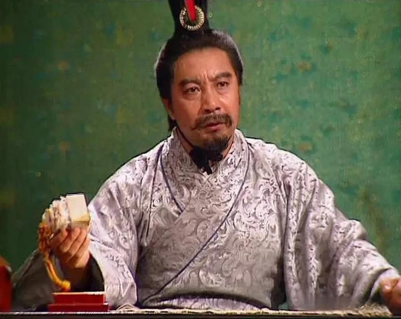 袁术在东汉群雄中就是一个跳梁小丑，除了汝南袁氏“四世三公”的显赫背景，本身并没有