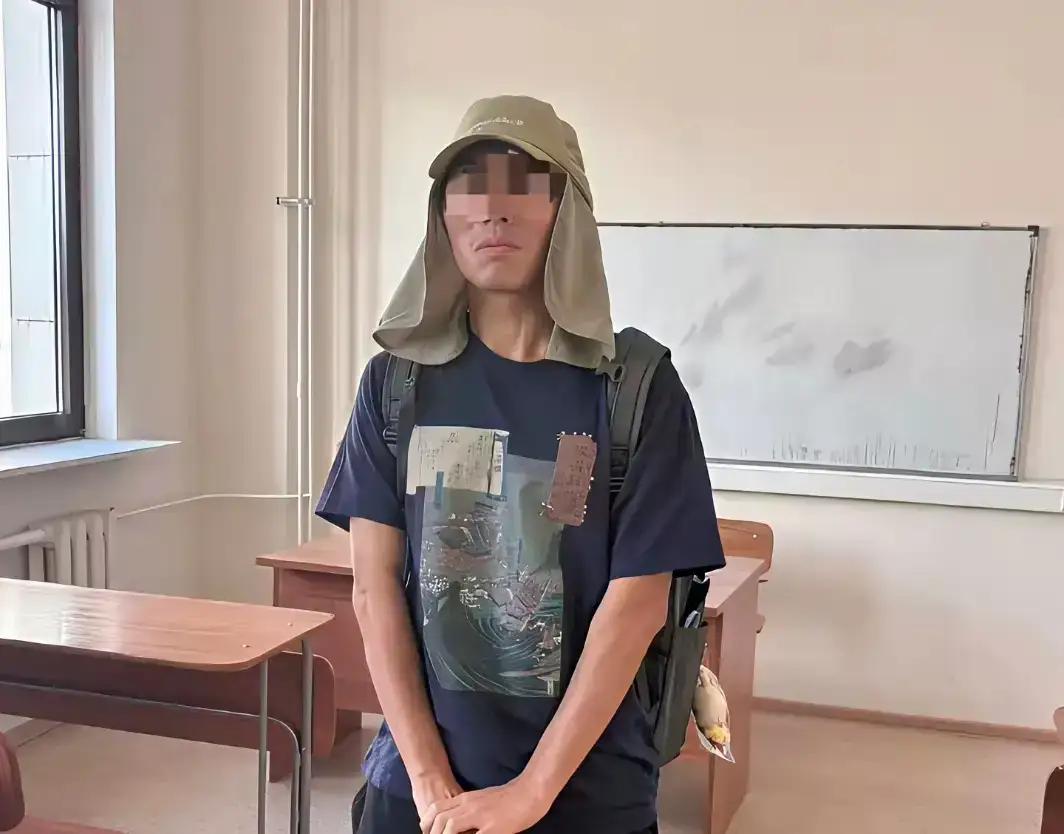 陈宇昕已经被遣返回国，现在最痛心的莫过于他的父母了，出国留学没学成，就被莫斯科大