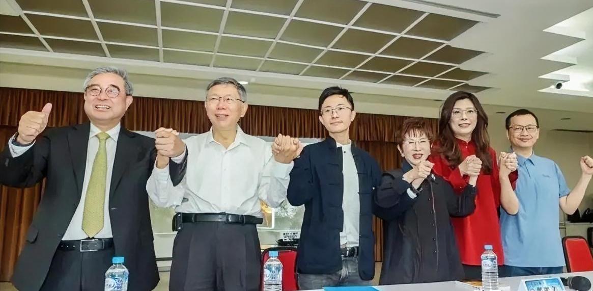 同根同源本是一家人，血脉亲情岂能任由人为割裂！抛开民族根脉搞对立，终究是逆大势而