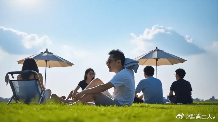 暑气灼人，且听医者一声劝·默斋主人原创科普散文入伏炎阳如悬顶烙铁，柏油路被烘烤得