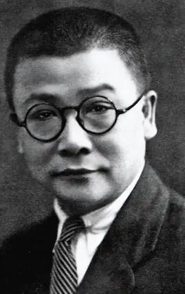 1931年，李克农在一户妇人的窗户下小便，惊动了屋主人，没想到就是这个动作，反而