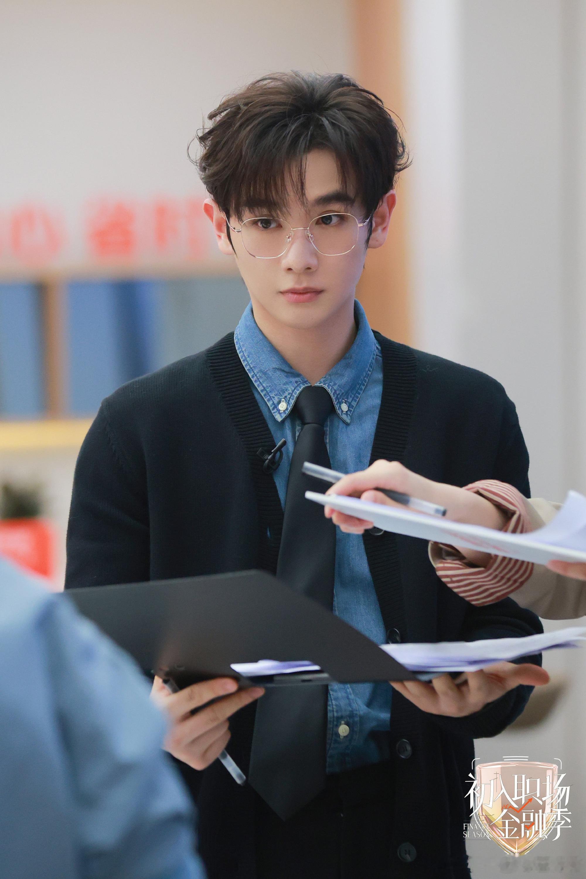 钟丽缇说高卿尘应该当演员初入职场金融季钟丽缇在节目里的建议真的太走心了，同为异国