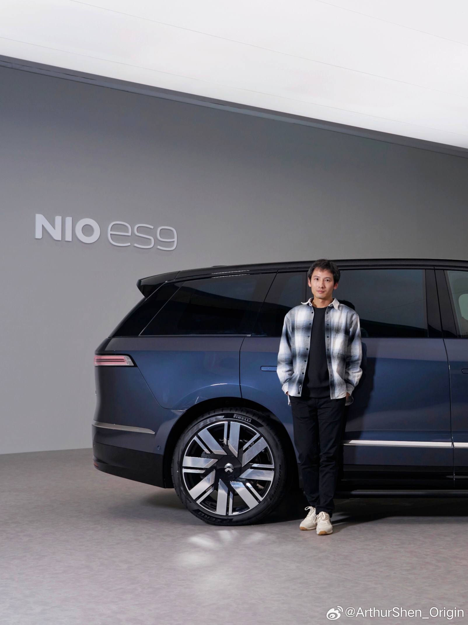 本年度最受期待和瞩目的9系SUV。这是一台重新诠释豪华标准的科技旗舰；是一个完美