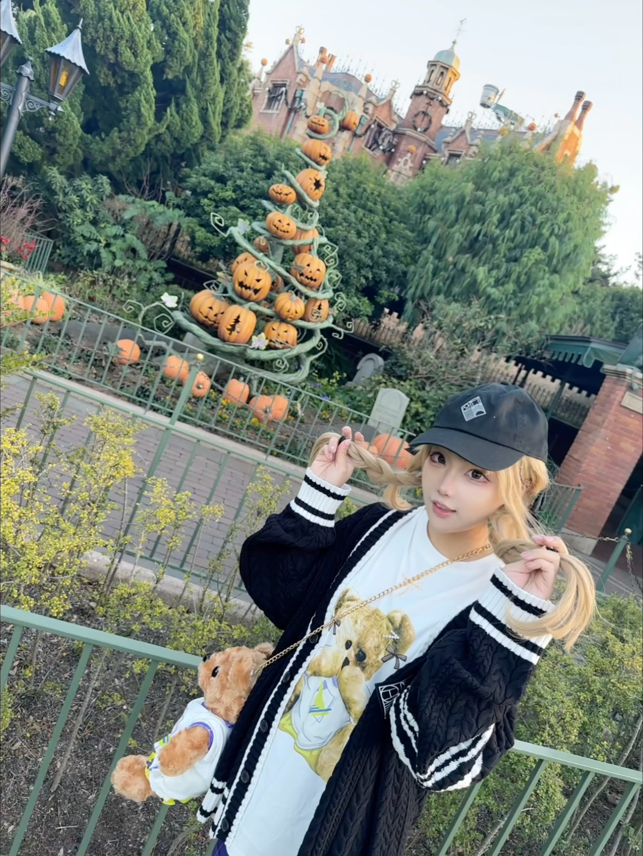 TRAVAS TOKYO联动～！东迪是不允许cos入园的，我想我没戴cos美瞳，