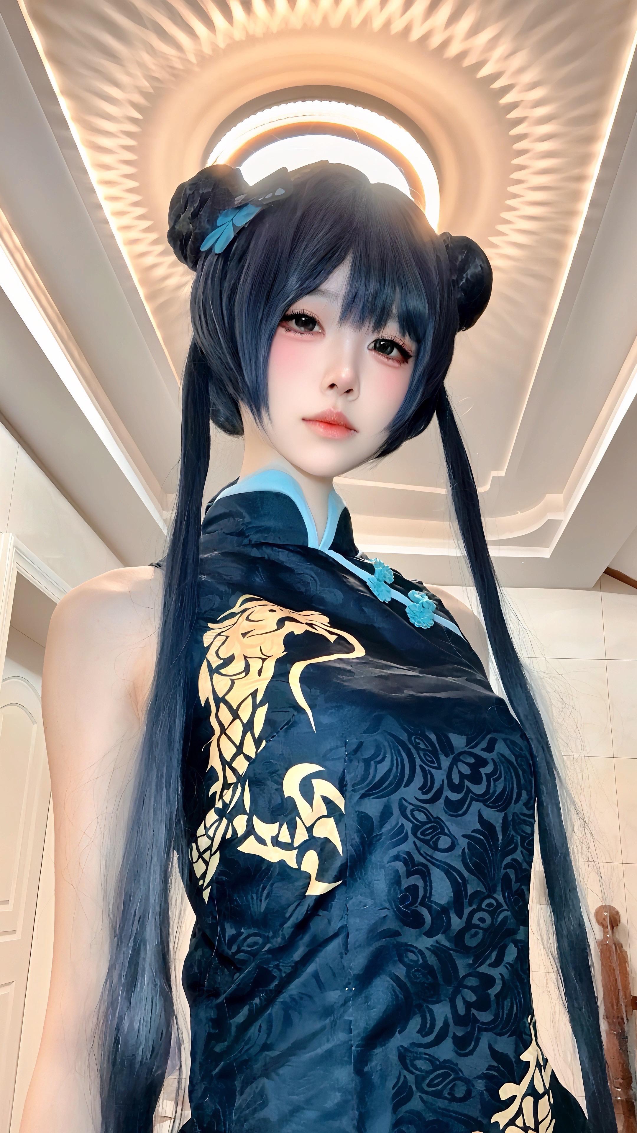 爱一个人先爱她的眼睛。