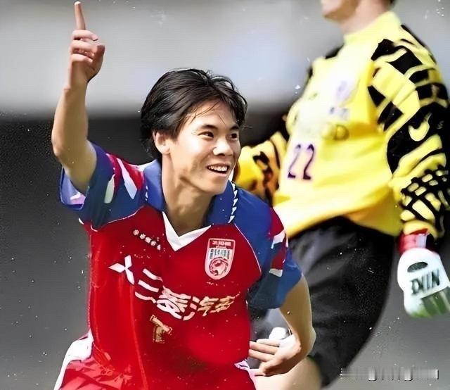 甲A名将之“胡椒”

门前嗅觉极其敏锐，跑位飘忽、射门刁钻，就像胡椒一样"辣"得