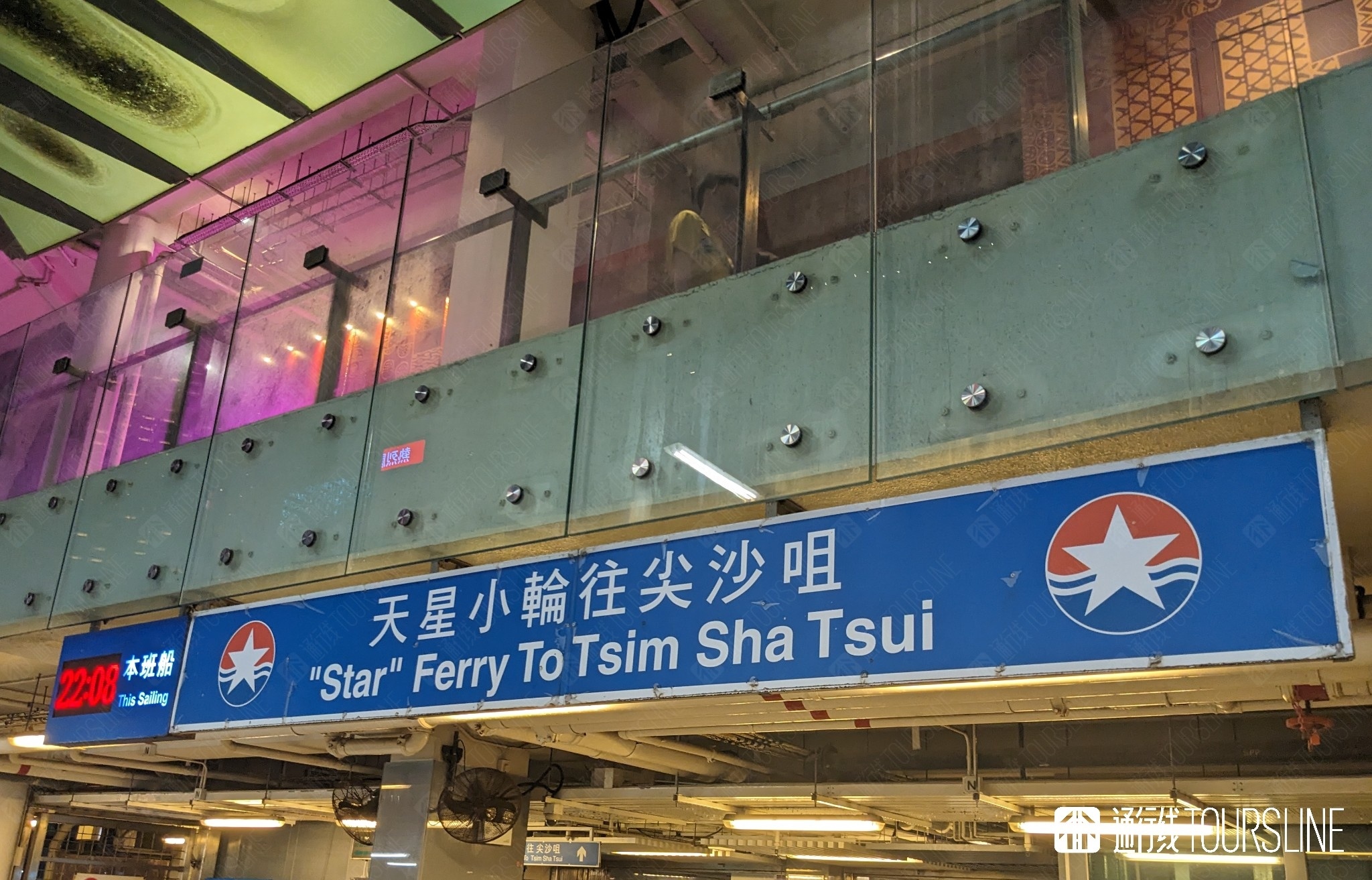 通行线·出行【天星小轮明年涨价】目前，香港特区政府已批准天星小轮涨价计划。自明年