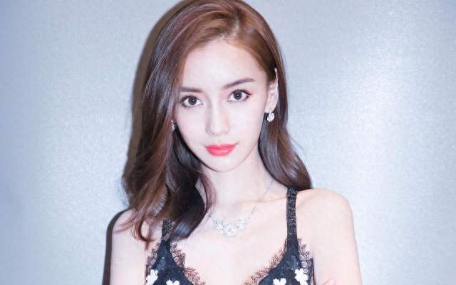 Angelababy直播回应显老，这番表述太出乎意料