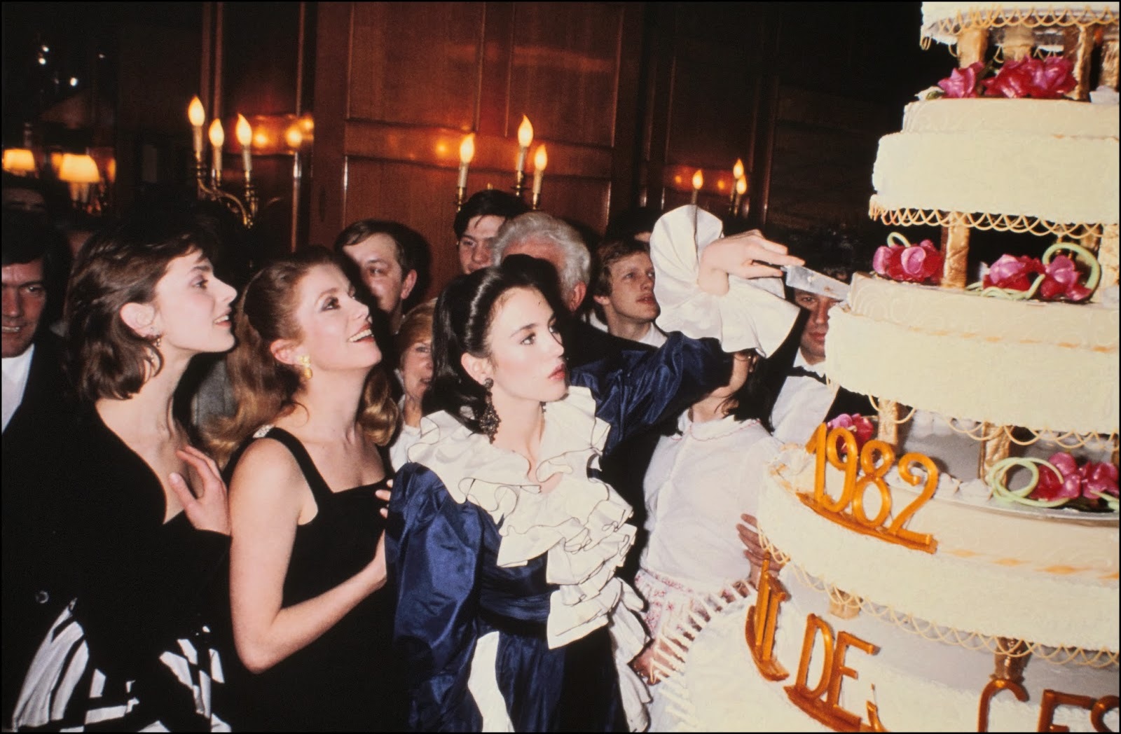 1982年法国电影凯撒奖典礼上的伊莎贝尔·阿佳妮这届她凭借《着魔》第三次提名凯撒