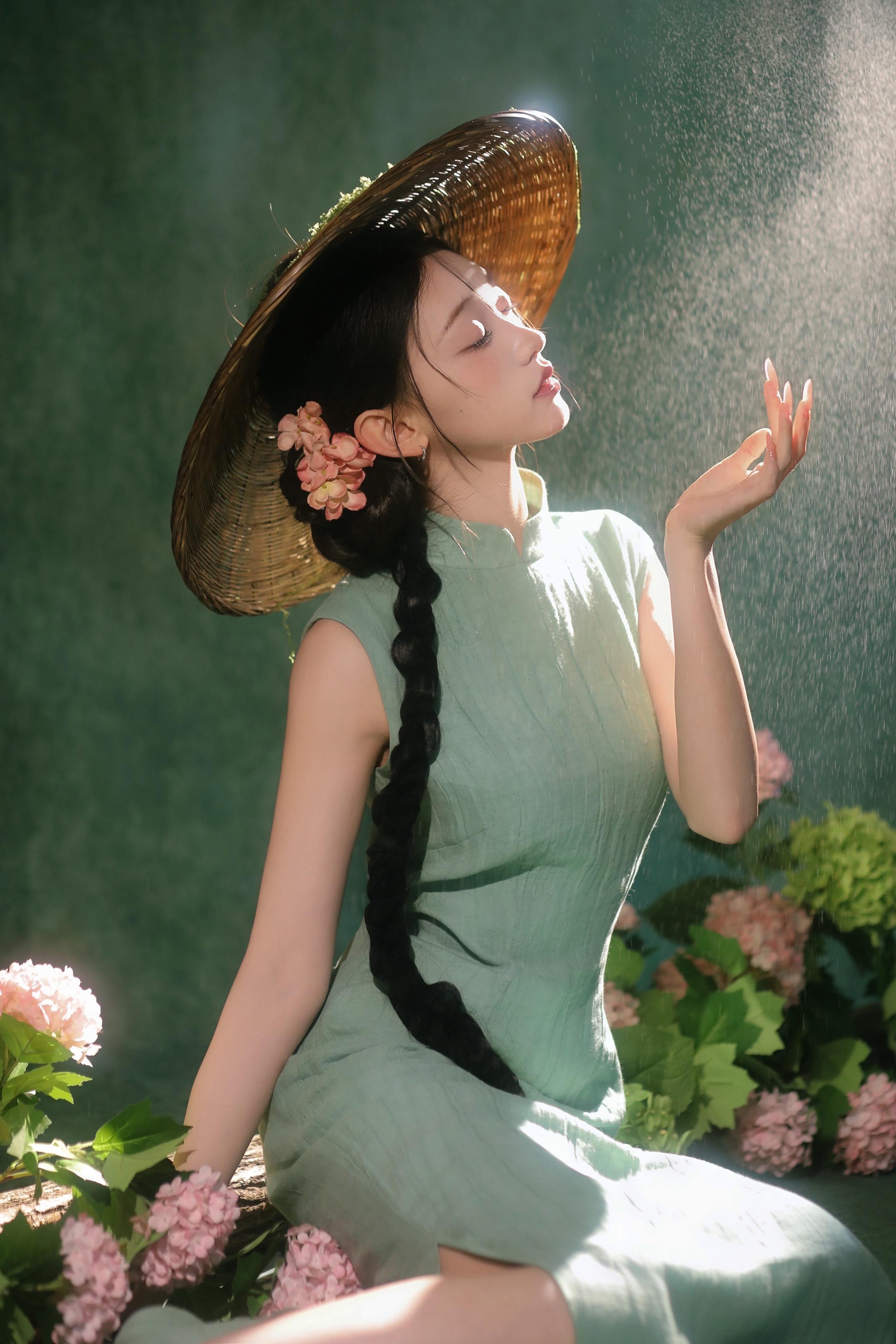 墨已入水 渡一池青花。