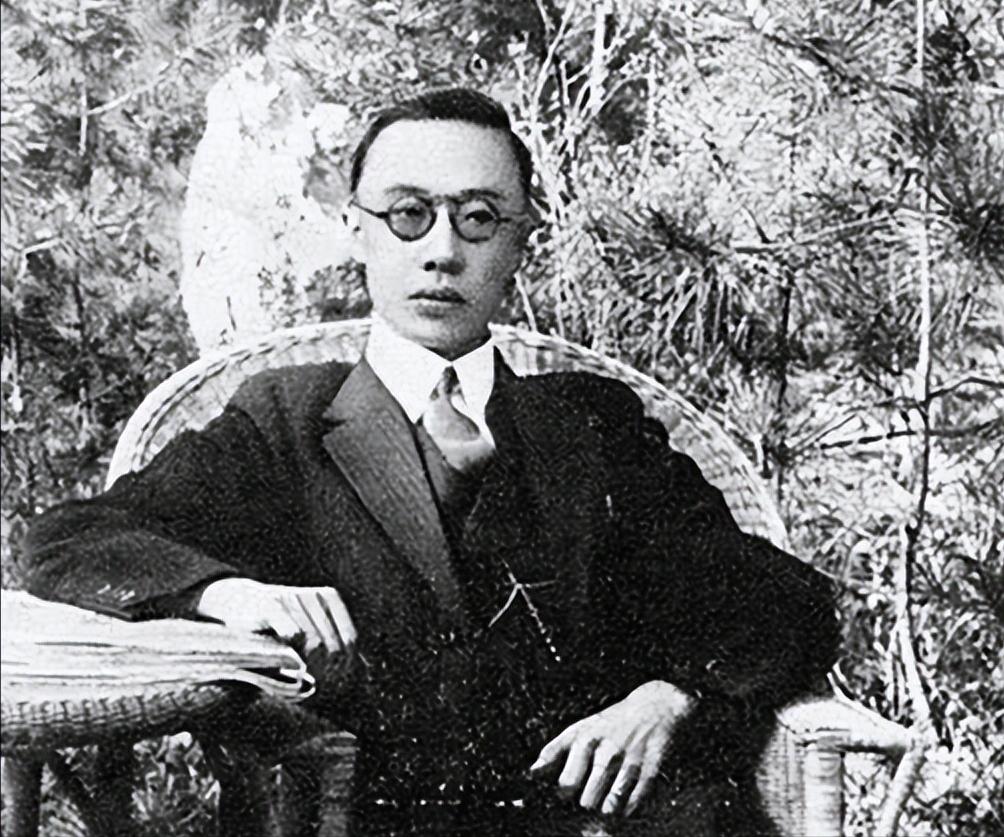 1956年，李玉琴到看守所探望溥仪，管理员考虑到两人14年没同房，破例让她留宿一