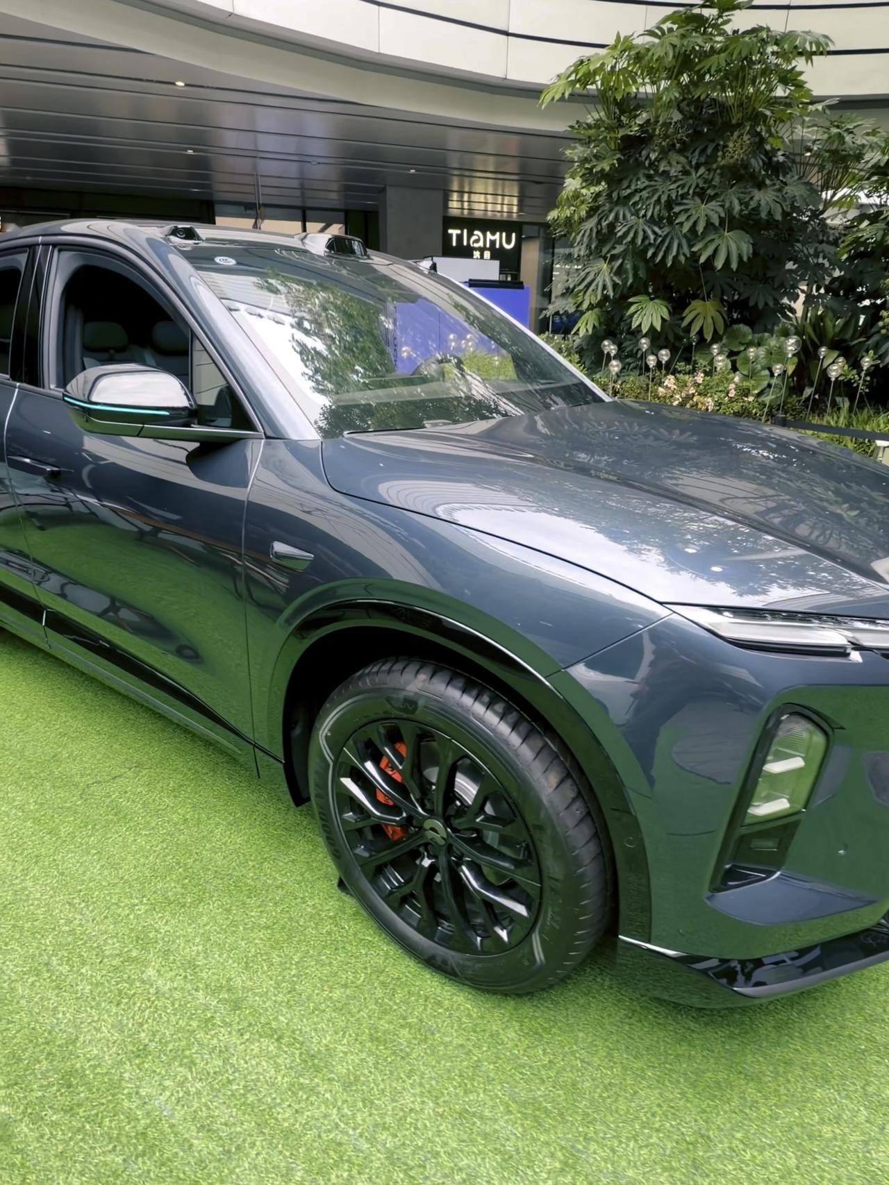 少见的南极星蓝EC6，素车登场即惊艳
逛苏州湾万象天地时，一眼就被展厅中央那台2