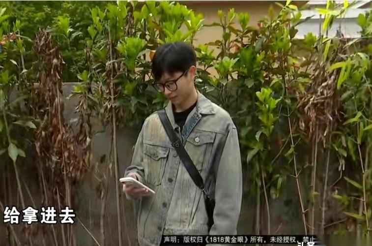 杭州，一男子花8300元买的新手机搁在公司，就出去吃个饭的功夫，被同事连外包装带