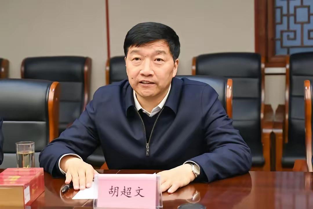 传闻多日的消息终于靴子落地，恩施州委书记胡超文任上被查，倒在了耳顺之年的门槛上。