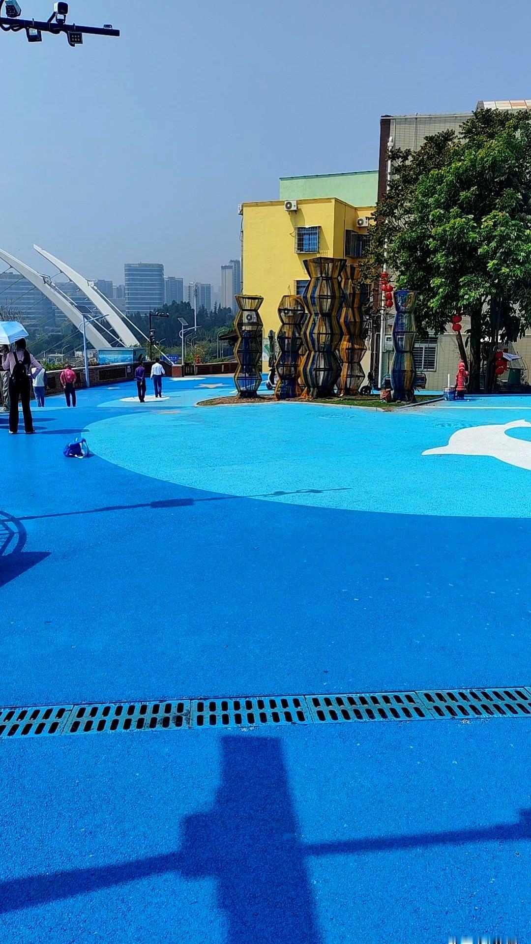 结婚多年才懂，婆媳处成闺蜜的秘诀竟然是“别把她当闺女”？
昨天跟老年大学摄影班的