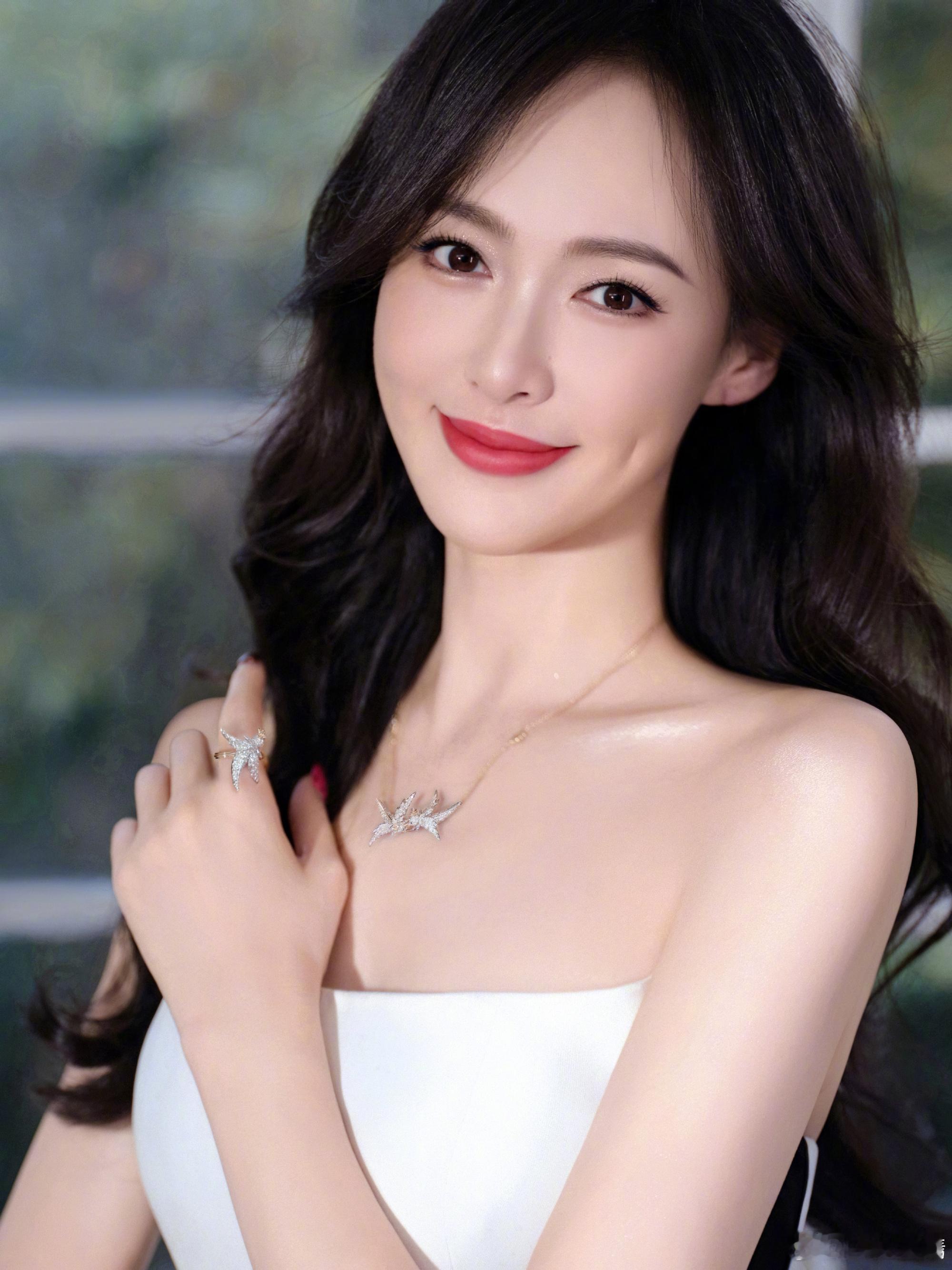 借助唐嫣影响力的《此刻的生活》开启招商，节目聚焦生活相关呈现，具备明确的合作对接