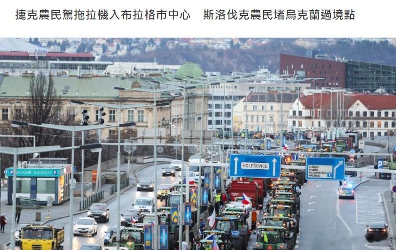 据多家媒体：捷克农民的拖拉机，19日封锁了布拉格一条主要道路的一条车道，减慢了交