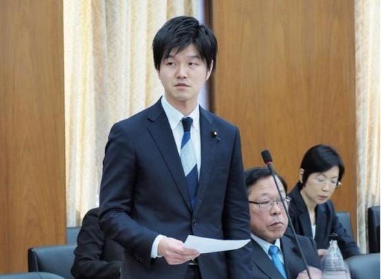 扣押中国渔船后，日本仍然很嚣张。日本农林水产大臣铃木宪和在13日内阁会议后的记者