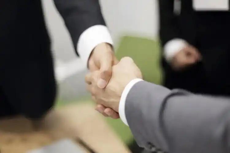 中国企业在世界上被欺负，被收割，不是没有原因的，就是这些人在作祟，卖国贼们为了私