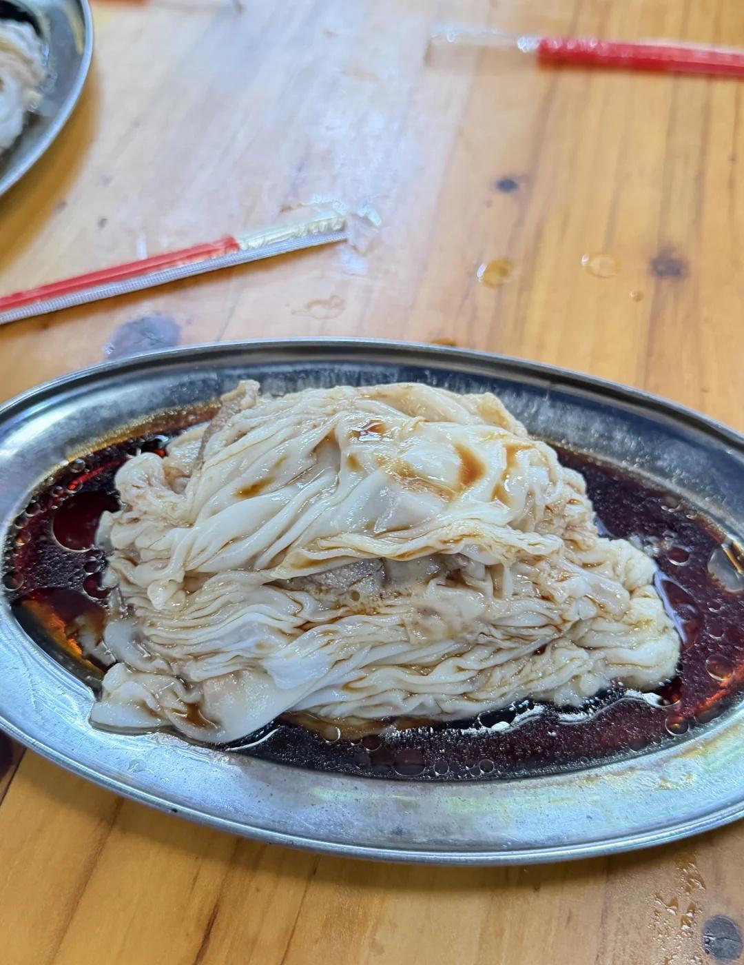 广州探店｜网红巢皮肠粉真实测评🙅‍♀️
作为资深肠粉脑袋，专门冲了海珠区被吹爆