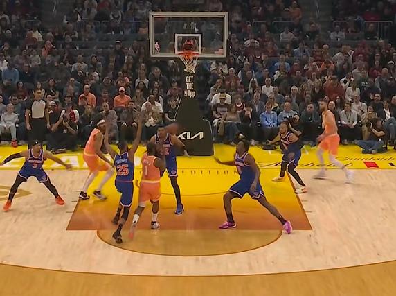 骑士首节35-26领先尼克斯，一节诞生三个名场面！
北京时间2月25日，东部三四