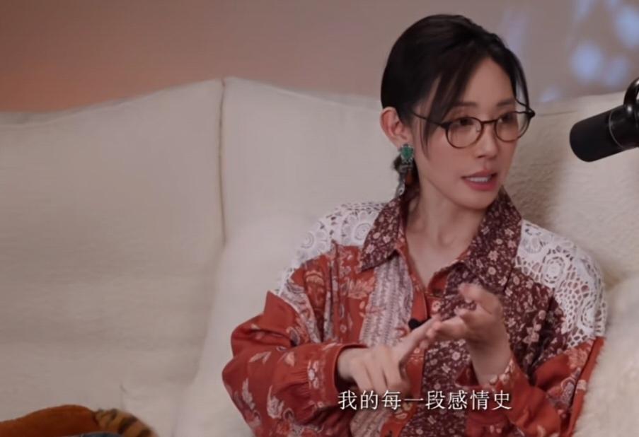 朱洁静一番话，戳中很多女生。

朱洁静:“我的每一段感情史，其实当下对我艺术没有