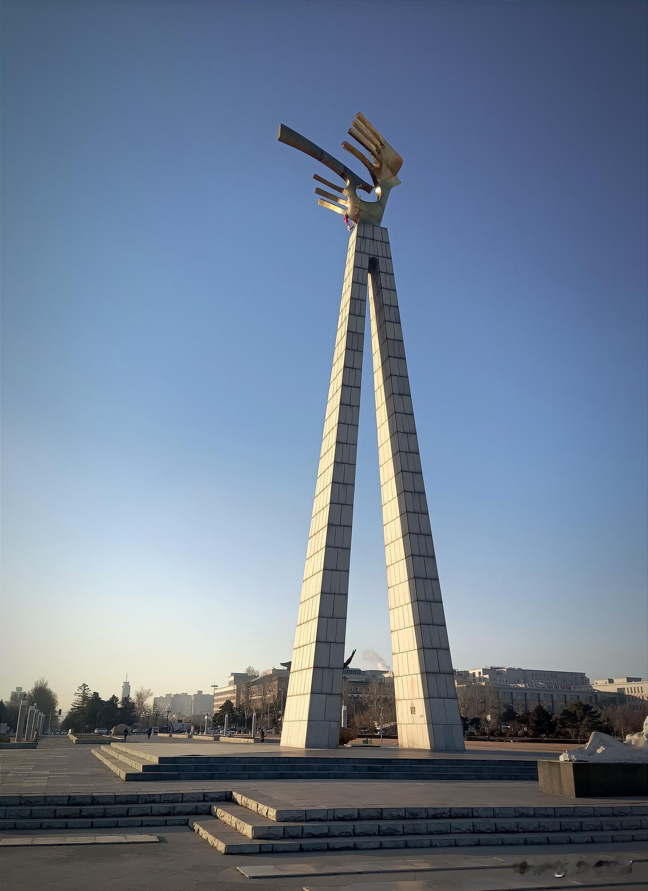 长春不仅是航天城、光学城、汽车城、电影城，还是雕塑城、森林城，这些都是它闪亮的城