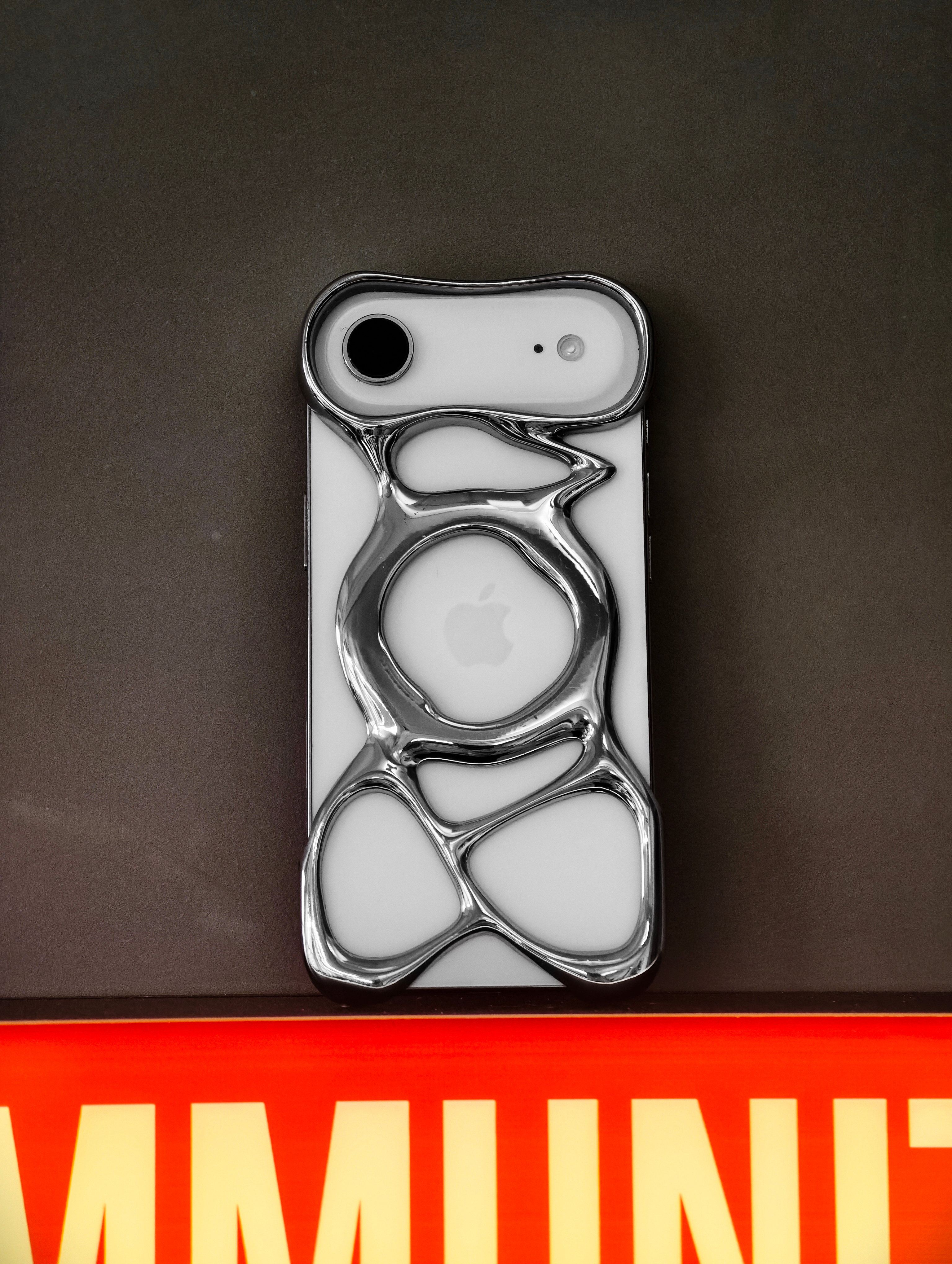 碎掉第三个折叠屏之后，我老老实实换回了直板手机：iPhone Air。而且作为主