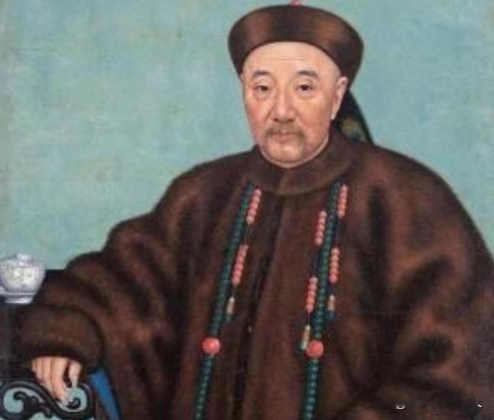 清朝著名红顶商人胡雪岩在被慈禧抄家前，他预感到大祸将至，便在深夜，命管家将12个