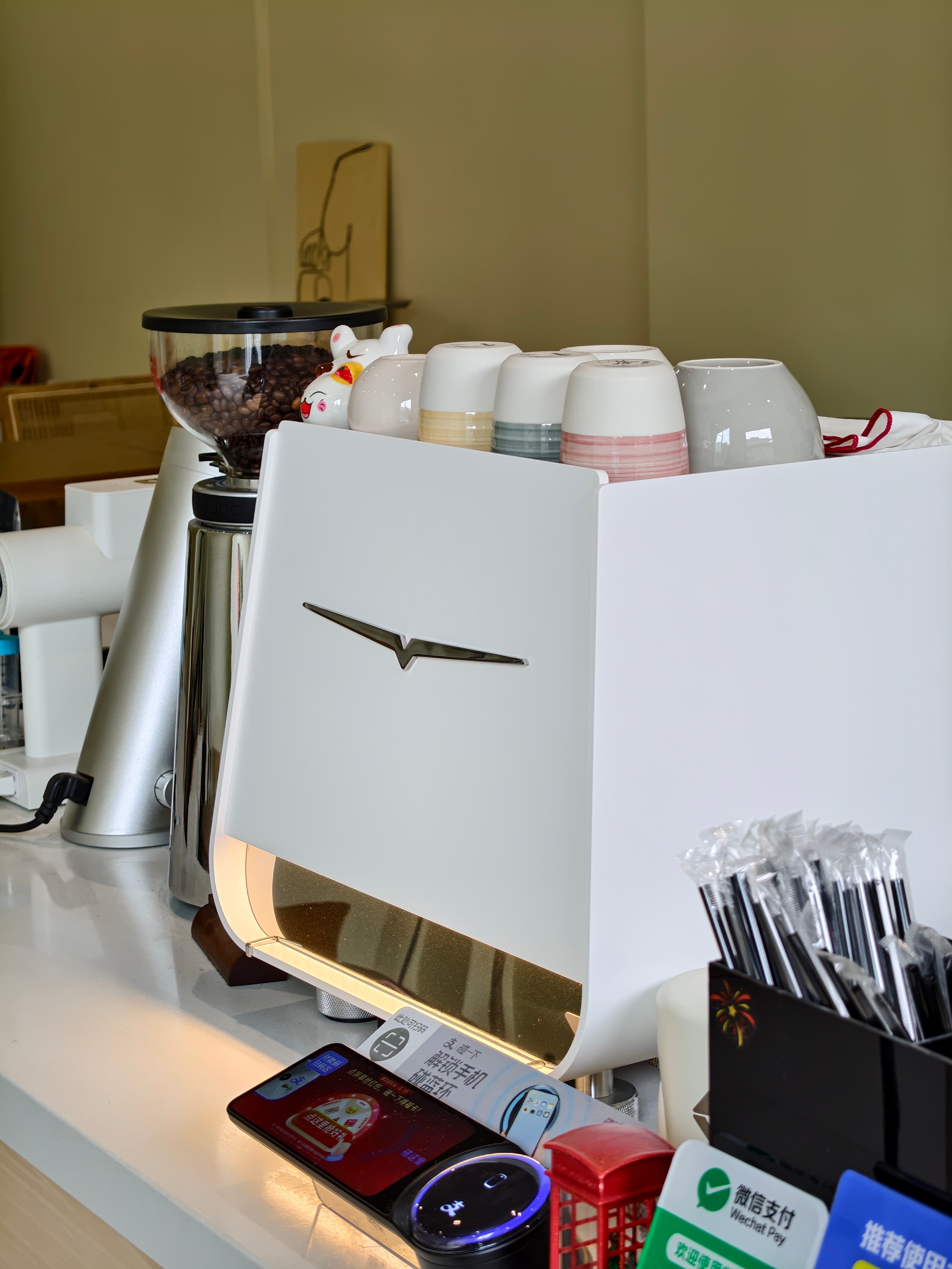 楼下咖啡店用的黑鹰，但是他卖得比manner贵